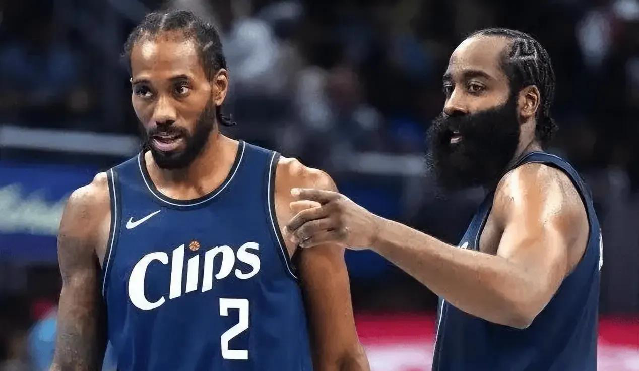 九游体育-埃因霍温迎全明星赛关键赛；关键时刻战术微调；质疑声仍在；年轻球员得到机会