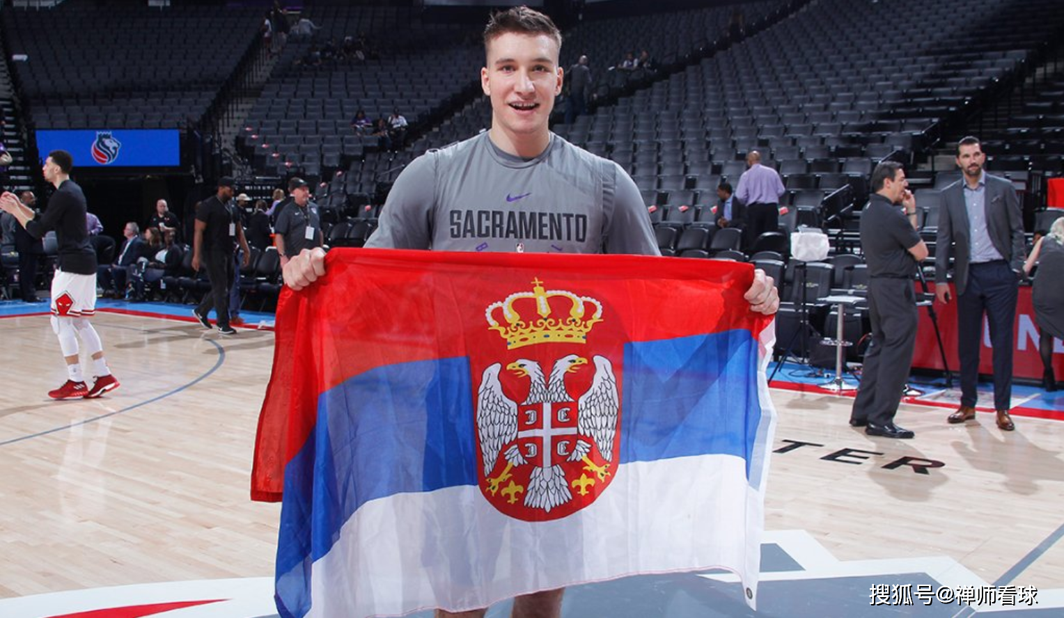 关于奥兰多魔术训练开放日，窗口期止住颓势引欢呼，社区盾在即，球探报告显示潜力的信息