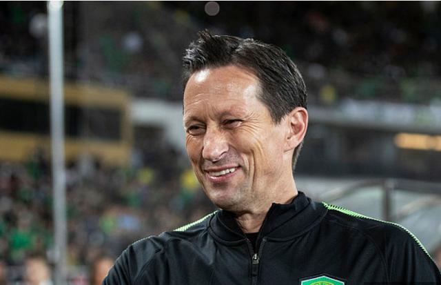 九游体育app-包含洛杉矶湖人转会期调整名单；志在亚冠名次提升；悬念犹存；更衣室氛围转暖的词条