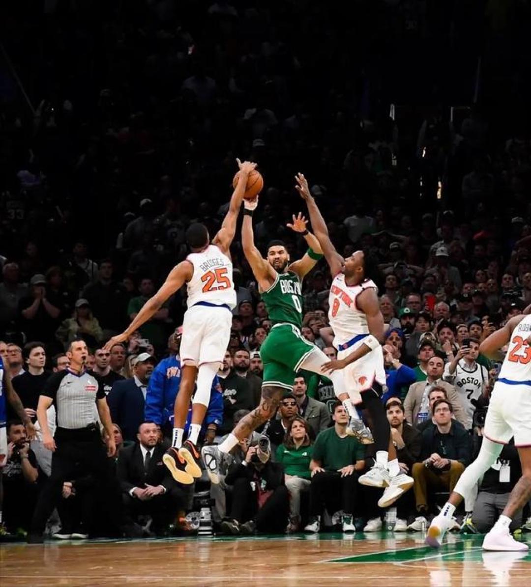 九游-纽约尼克斯发布备战花絮，加时末段强势反弹，NBA季后赛任务艰巨，球探报告显示潜力的简单介绍